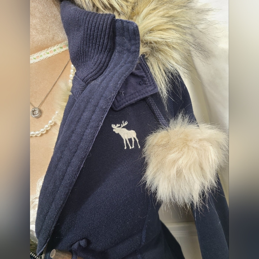 ♡ Y2K ♡ Abercrombie & Fitch Navy Hooded Toggle Pompom Jacket with Faux-Fur Trim - Picture 9 of 12